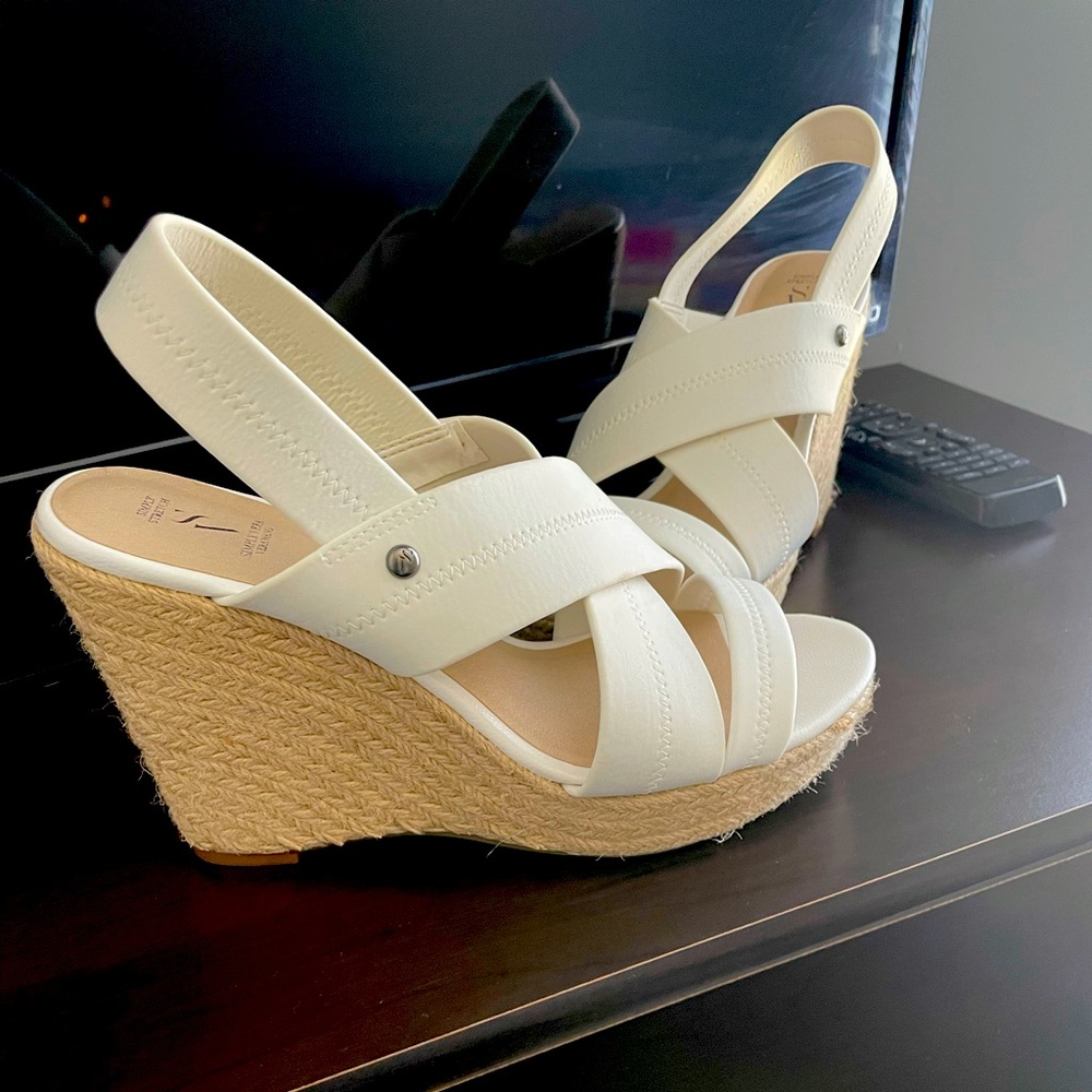 Simply Vera Wang Wedges